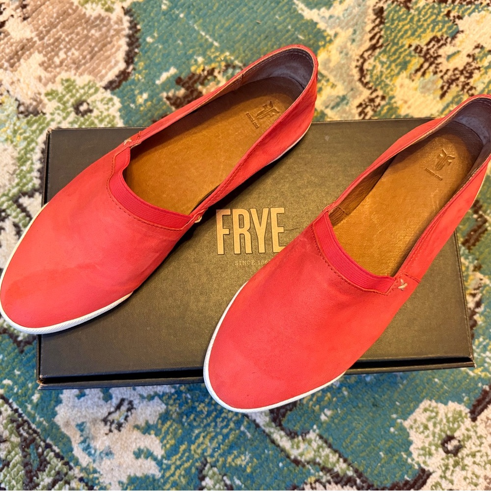 Frye Melanie Slip On Coral Suede Flats Size 9